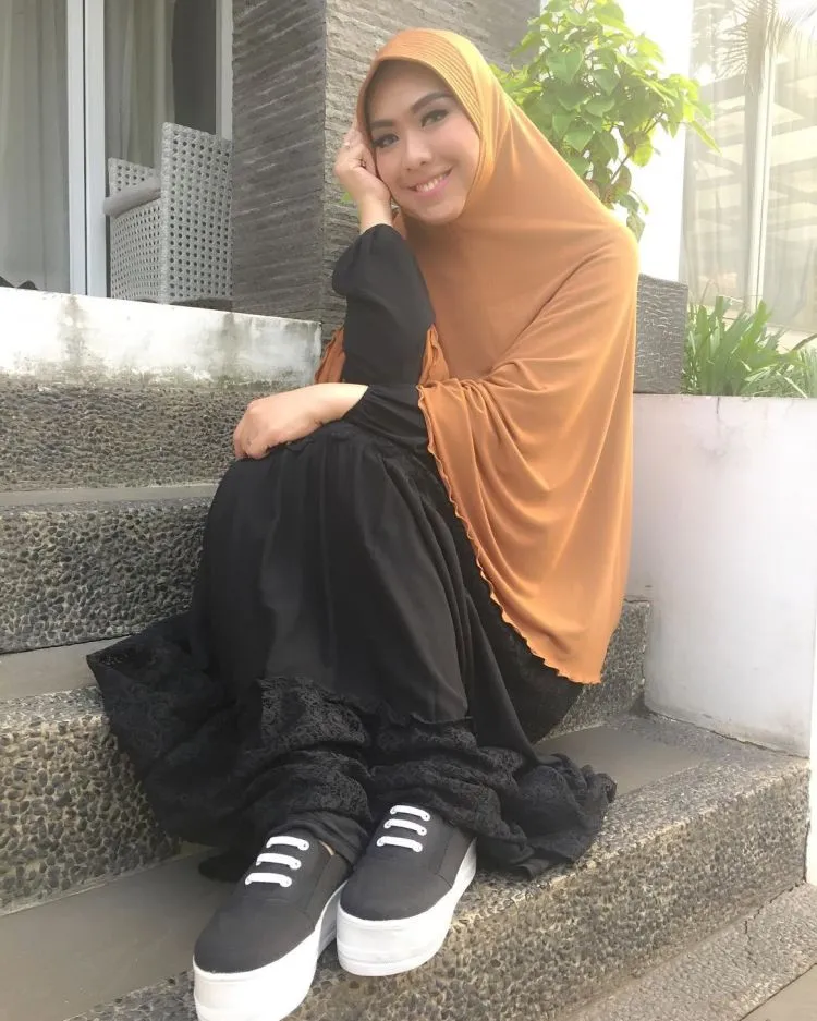 11 Penampilan Menawan dengan Khimar. Jilbab yang Pas Untukmu yang Ingin Tetap Sopan dan Kekinian! 12