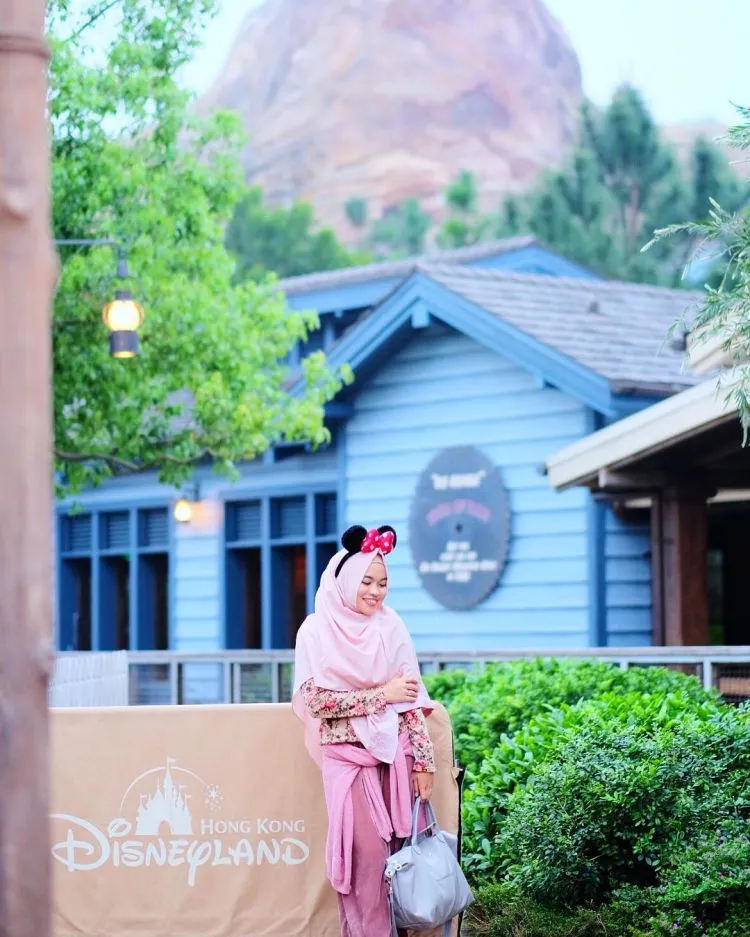 11 Penampilan Menawan dengan Khimar. Jilbab yang Pas Untukmu yang Ingin Tetap Sopan dan Kekinian! 20