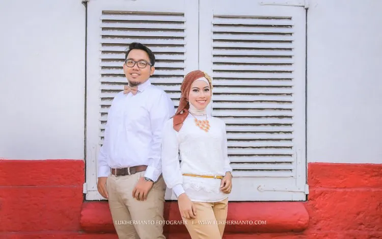 Buatmu yang Tak Mau Repot Menyiapkan PreWedding, 10 Ide Outfit Untukmu dan Pasangan Ini Bisa Jadi Pilihan 20