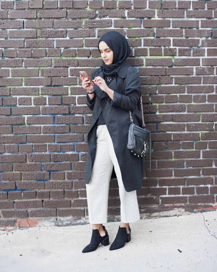 Hitam Tak Melulu Berarti Gloomy. Menawan yang Tak Ada Habisnya Bisa Terpancar dari 15 Inspirasi Penampilan Ini! 28