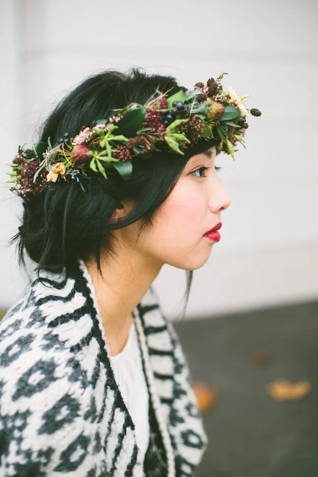 Hijab atau Rambut Mahkota Kepalamu Akan Terlihat Menawan dengan 12 Inspirasi Flower Crown Ini untuk Hari Bahagiamu! 23