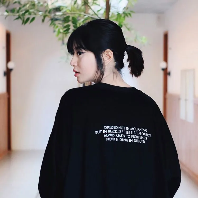 Kaos Memang Nyaman Tiada Banding. Ungkapkan Tentang Dirimu dengan 12 Inspirasi Statement Tees Unik Ini! 22