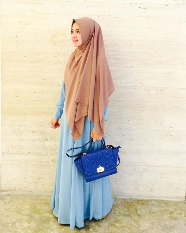 11 Penampilan Menawan dengan Khimar. Jilbab yang Pas Untukmu yang Ingin Tetap Sopan dan Kekinian! 21