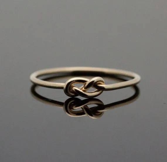 Bang, Jika Kita Duduk Berdua di Pelaminan Kelak, Sematkan 1 dari 13 Cincin Pernikahan yang Unik Ini Buat Adek Ya! 24