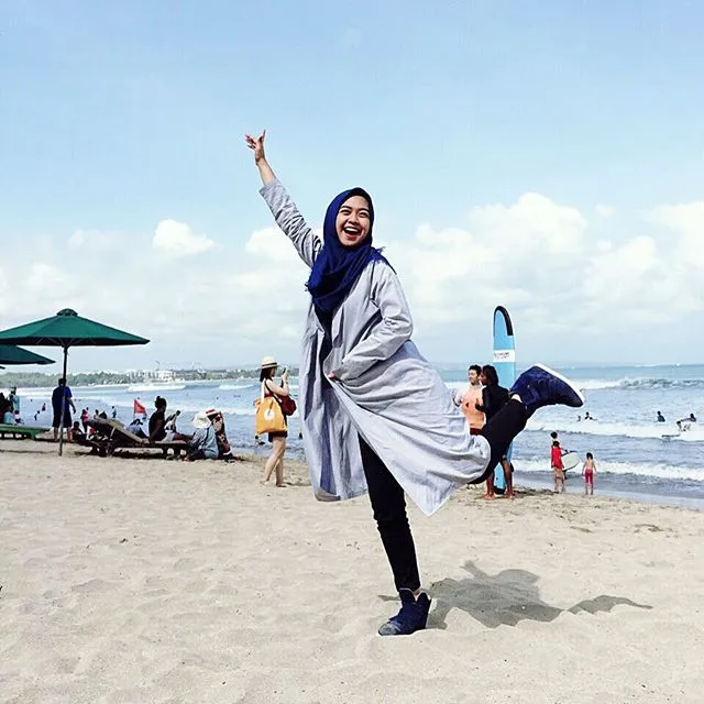 Buatmu Yang Berhijab, 12 Inspirasi Gaya Ria Ricis Ini Bisa Banget Kamu Tiru. Dari Yang Casual Hingga Yang Girly. 24