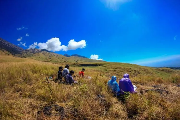 Mendaki Gunung Bukan Sekedar Keren-Kerenan. Sungguh Pendakianmu Tak Ada Artinya Jika Tak Mengingat Tuhan! 9