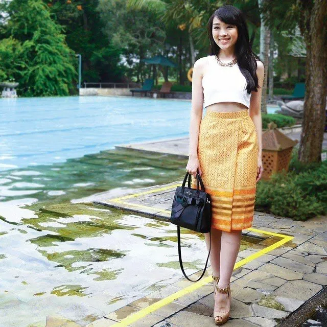 7 Gaya Cantik Dengan Rok Ini Bakal Bikin Kamu Rela Pakai Rok Sehari-Hari 14