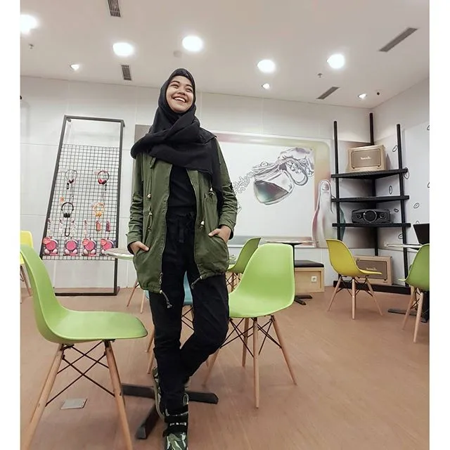 Buatmu Yang Berhijab, 12 Inspirasi Gaya Ria Ricis Ini Bisa Banget Kamu Tiru. Dari Yang Casual Hingga Yang Girly. 22