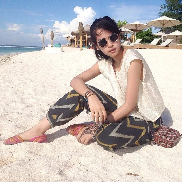 Yang Sederhana Memang Selalu Jadi Pilihan. 12 Style Sederhana dari Maudy Ayunda, yang Akan Selalu Menawan di Mata dan Hati. 24