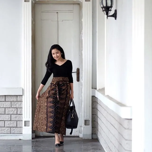7 Gaya Pakaian Buatmu yang Nyaman Kaosan. Kaos Juga Bisa Tampak Cantik dan Sopan!