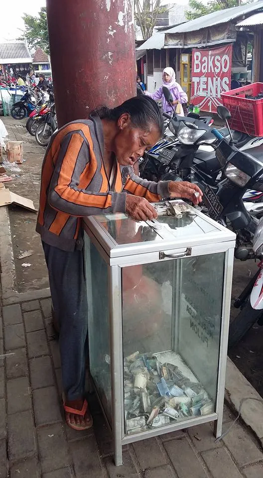 Kisah Menyentuh Mbah Jum. Pengumpul Sayuran Liar yang Beramal Setiap Hari 8