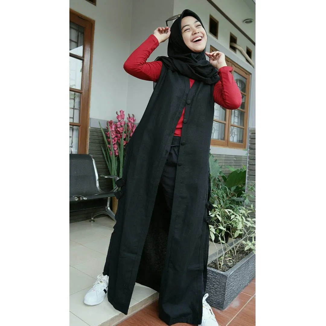 Buatmu Yang Berhijab, 12 Inspirasi Gaya Ria Ricis Ini Bisa Banget Kamu Tiru. Dari Yang Casual Hingga Yang Girly. 14
