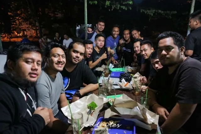 Hangout Bareng Teman