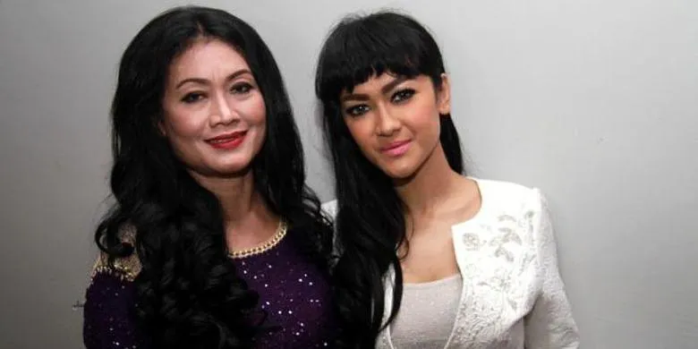 7 Artis yang Sempat Punya Masalah Serius dengan Ibunya. Jangan Ditiru Ya, Guys 14