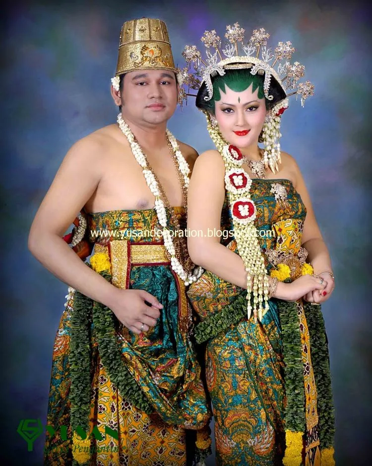 12 Inspirasi Busana Pengantin Tradisional, Membuat Kita Makin Cinta Sama Indonesia 17
