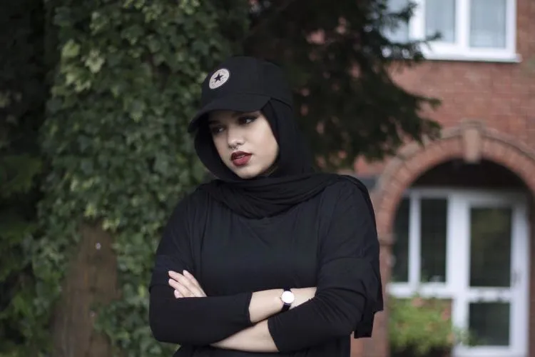 Jangan Lupakan Topi Untuk Melindungi Kepalamu. Intip 13 Penampilan yang Berpadu dengan Topi Baseball yang Dijamin Ga Bikin Kepanasan! 15