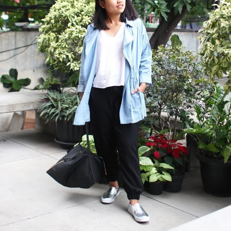Tidak Melulu Celana, 14 Style Denim Ini Adalah Bukti Bahwa Semua Pria dan Wanita Nggak Boleh Melewatkan Item Ini! 16