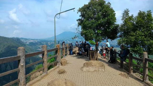 Pemandangan di Tebing Keraton
