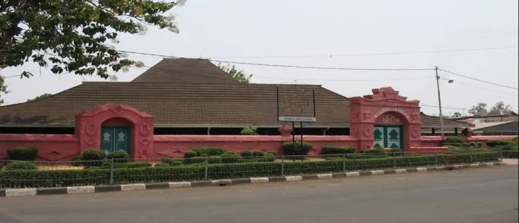 Cirebon Nggak Cuma Terkenal Kulinernya Saja. Wisata Sejarahnya Bakal Bikin Kamu Pengen Segera Ke Sana! 10