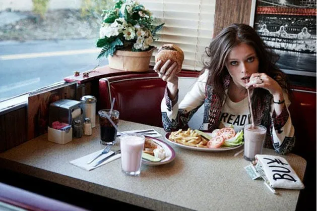 Punya Kebiasaan Makan Cepat? Hati-Hati, Kamu Bisa Kena 7 Efek Ini! 12