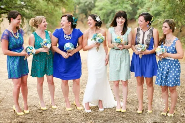 Gaun Untuk Bridesmaid-mu Tak Harus Kembar dan Seragam Lho. Intip 13 Inspirasi Gaun Cantik nan Beda Untuk Sahabat Terbaik di Hari Pernikahanmu Kelak. 15