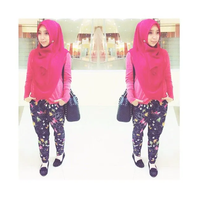 11 Ide Gaya Hijab Komplit dengan Kaos Kaki. Menutup Aurat Bukan Berarti Nggak Cantik Lagi 13