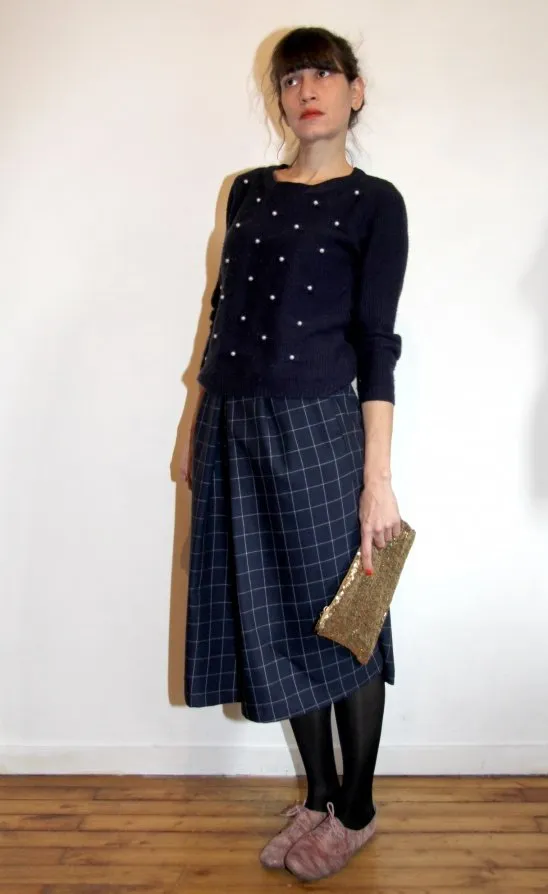 7 Gaya Cantik Dengan Rok Ini Bakal Bikin Kamu Rela Pakai Rok Sehari-Hari 9