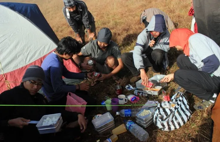 Mendaki Gunung Bukan Sekedar Keren-Kerenan. Sungguh Pendakianmu Tak Ada Artinya Jika Tak Mengingat Tuhan! 12