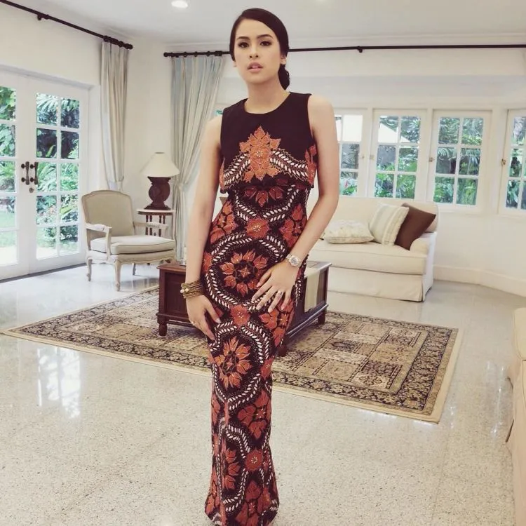 Yang Sederhana Memang Selalu Jadi Pilihan. 12 Style Sederhana dari Maudy Ayunda, yang Akan Selalu Menawan di Mata dan Hati. 17