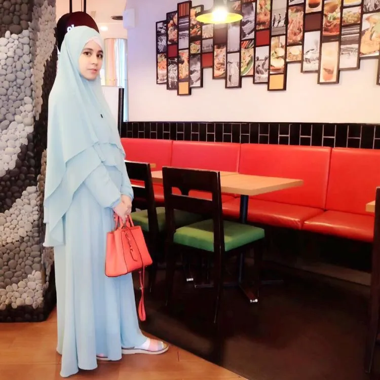 11 Penampilan Menawan dengan Khimar. Jilbab yang Pas Untukmu yang Ingin Tetap Sopan dan Kekinian! 16