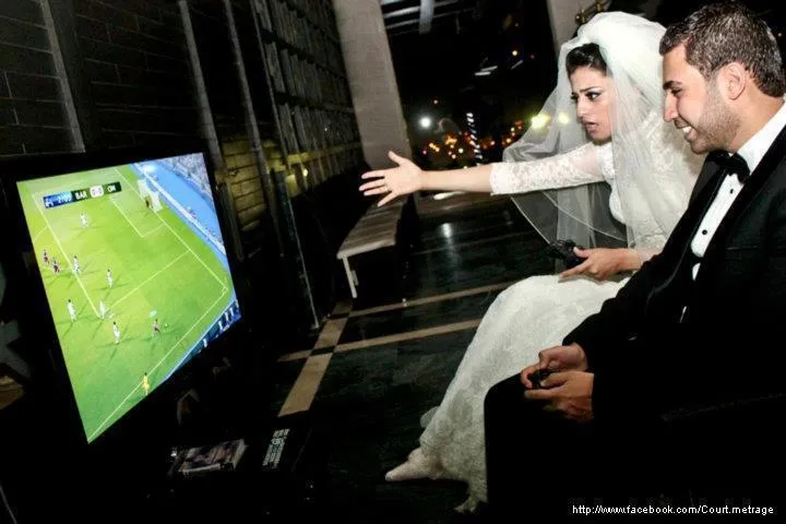6 Cara Bikin Cowok Pecinta Bola Makin Sayang Sama Kamu. Cewek Wajib Tahu! 10