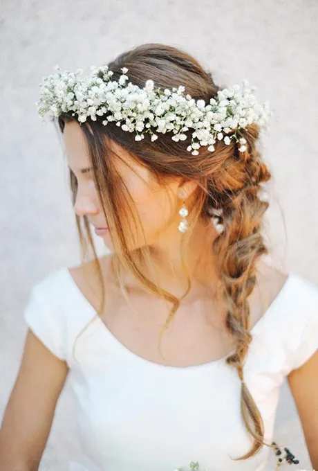 Hijab atau Rambut Mahkota Kepalamu Akan Terlihat Menawan dengan 12 Inspirasi Flower Crown Ini untuk Hari Bahagiamu! 18