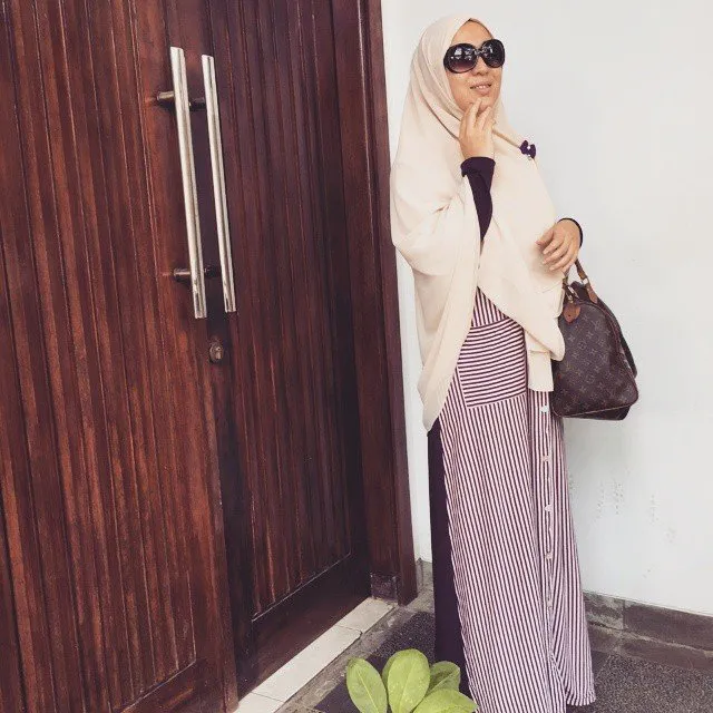 11 Penampilan Menawan dengan Khimar. Jilbab yang Pas Untukmu yang Ingin Tetap Sopan dan Kekinian! 17