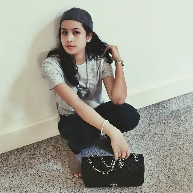 Yang Sederhana Memang Selalu Jadi Pilihan. 12 Style Sederhana dari Maudy Ayunda, yang Akan Selalu Menawan di Mata dan Hati. 19