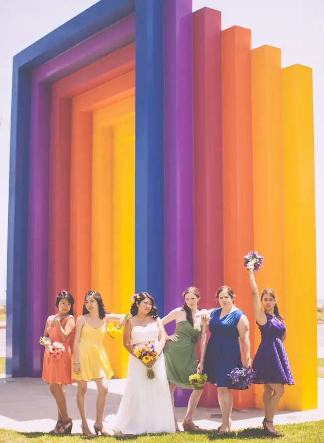 Gaun Untuk Bridesmaid-mu Tak Harus Kembar dan Seragam Lho. Intip 13 Inspirasi Gaun Cantik nan Beda Untuk Sahabat Terbaik di Hari Pernikahanmu Kelak. 19