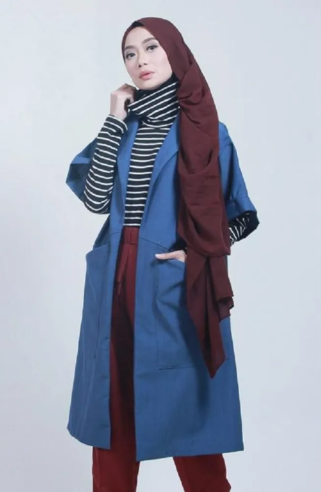 Tidak Melulu Celana, 14 Style Denim Ini Adalah Bukti Bahwa Semua Pria dan Wanita Nggak Boleh Melewatkan Item Ini! 21