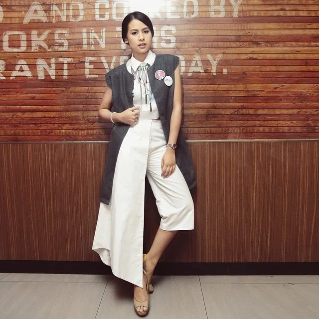 Yang Sederhana Memang Selalu Jadi Pilihan. 12 Style Sederhana dari Maudy Ayunda, yang Akan Selalu Menawan di Mata dan Hati. 21