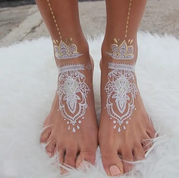 16 Inspirasi Henna Art Anti Mainstream, Demi Momen Pernikahan yang Tak Terlupakan! 23