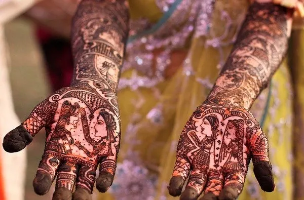 16 Inspirasi Henna Art Anti Mainstream, Demi Momen Pernikahan yang Tak Terlupakan! 34