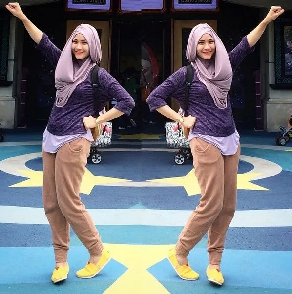 Ingin Terlihat Modis Tapi Tak Terlalu Feminin? 9 Gaya Jogger Pants Dengan Hijab Ini Wajib Kamu Coba! 15