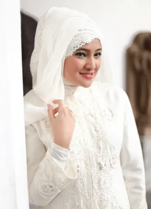 13 Penampilan Marshanda Saat Berhijab dan Kelihatan Rambutnya. Menurutmu Cantik Mana? 24