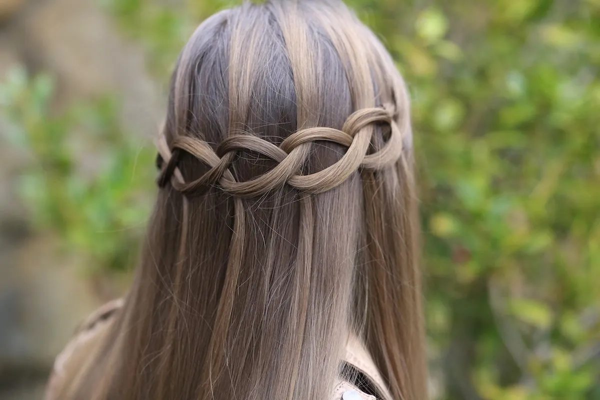 Bosan dengan Gaya Rambutmu yang Biasa, 8 Ide Kepang Rambut Ini Bisa Segera Dicoba! 19