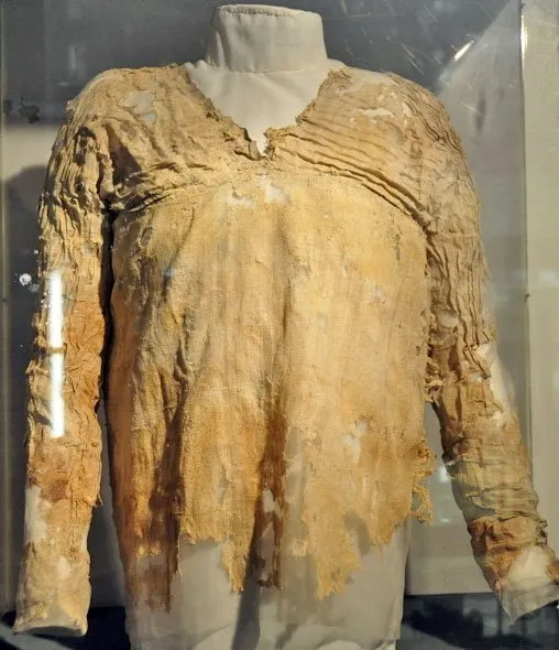 http://www.factslides.com/imgs/Oldest-Dress.jpg