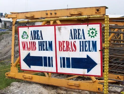 Rambu dan Plang Lucu yang Sering Kamu Temui di Pinggir Jalan. Bikin Ketawa Bahagia, Deh! 17