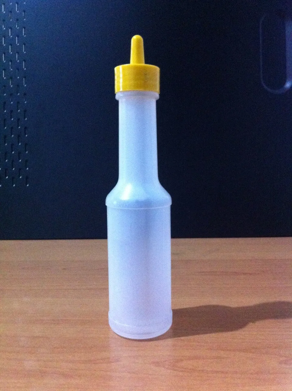Biar Botol Minuman Kesayangan Nggak Jadi Sarang Kuman, Bersihkan Saja Dengan 6 Cara Ini! 9