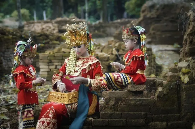 Inilah 12 Foto Traveling Terbaik Hasil Bidikan Fotografer dengan Latar Budaya dan Alam Indonesia. Mana yang Kamu Suka? 18