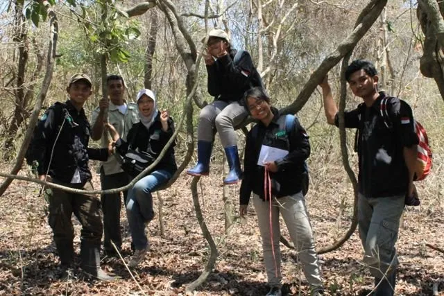 Ayunan di Hutan