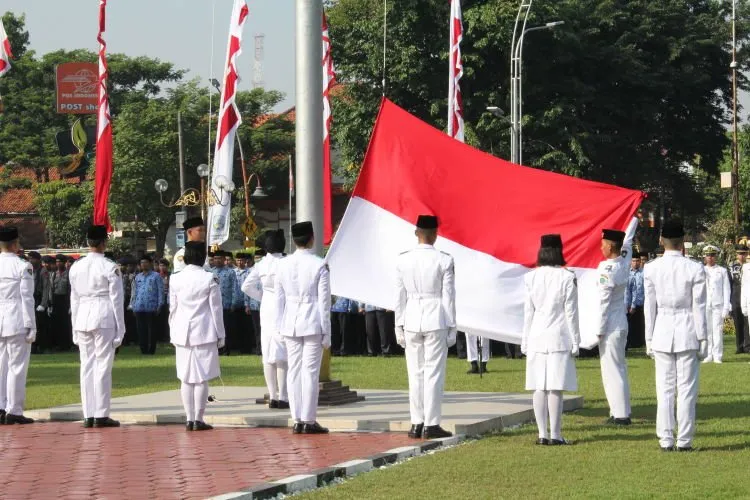 Nggak Cuma Zaskia Gotik yang Lupa Pancasila. Dedek Ini Malah Mengacungkan Jari Tengah Ke Jendral Sudirman! 10