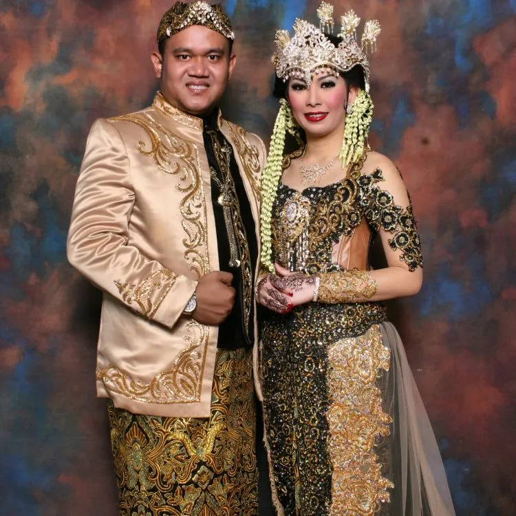 12 Inspirasi Busana Pengantin Tradisional, Membuat Kita Makin Cinta Sama Indonesia 19