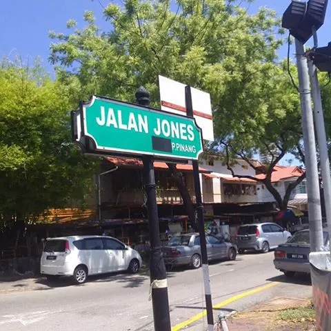 Rambu dan Plang Lucu yang Sering Kamu Temui di Pinggir Jalan. Bikin Ketawa Bahagia, Deh! 30